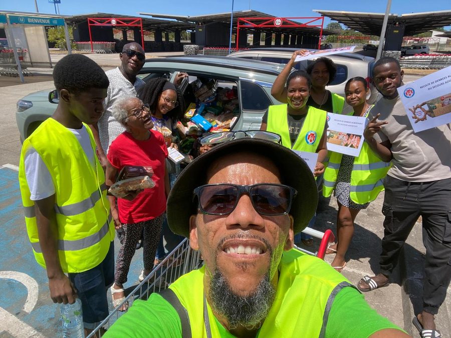 Selfie de l'équipe lors d'une collecte